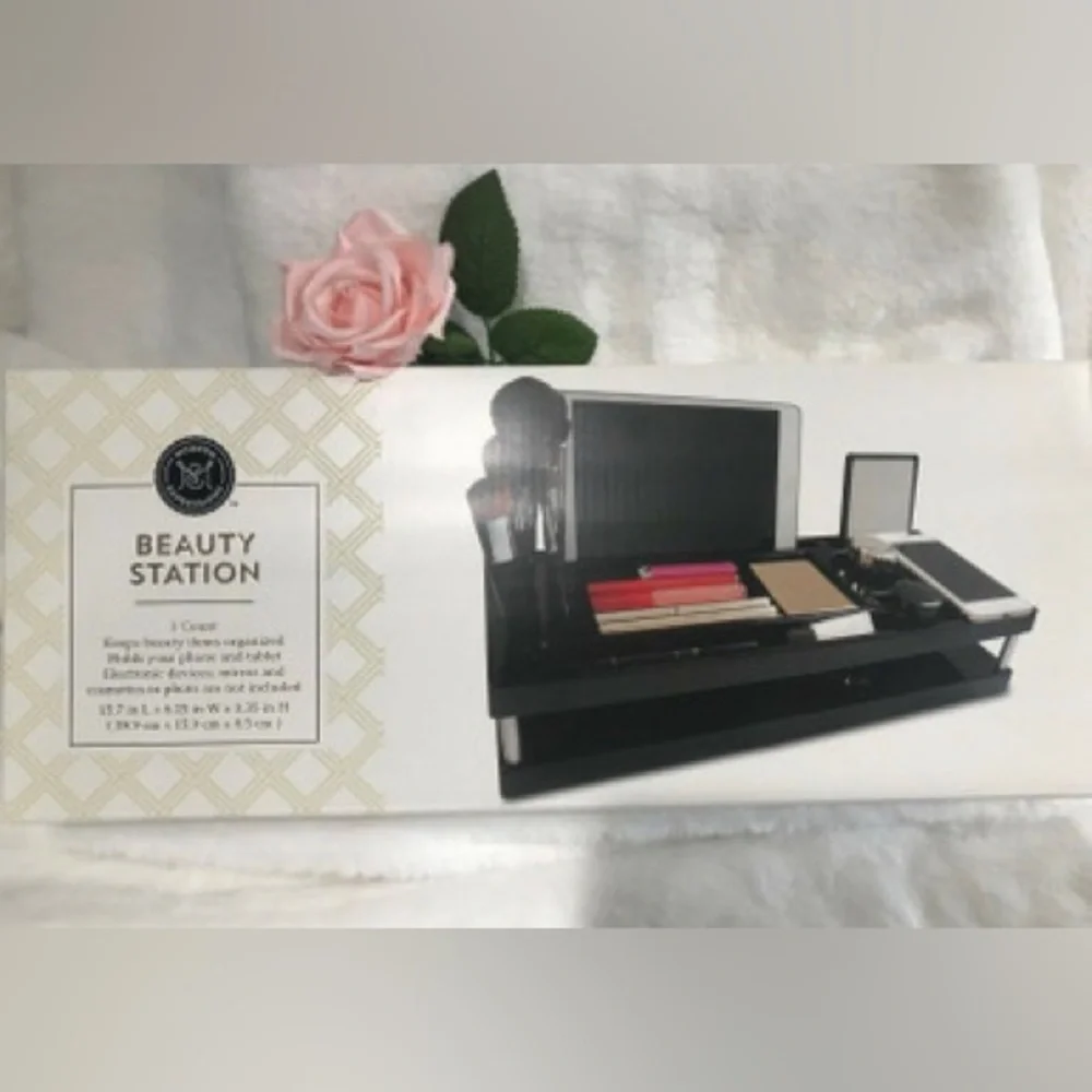 Modern Expression Beauty Station Size: 15.7